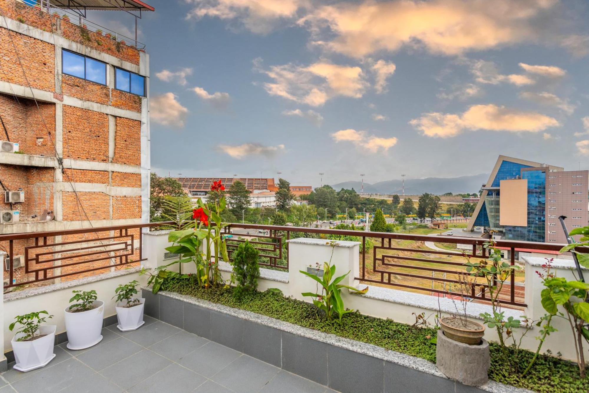 Airport Diana Hotel Katmandu Zewnętrze zdjęcie